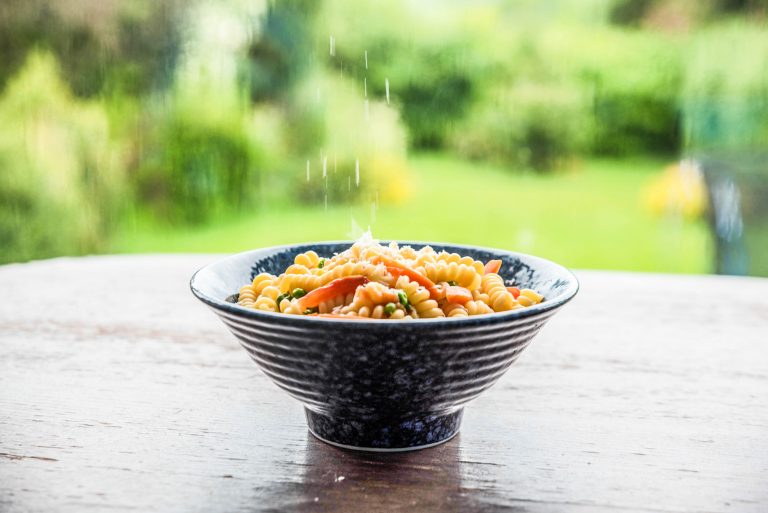 5-ingredient Cheese and Tomato Pasta