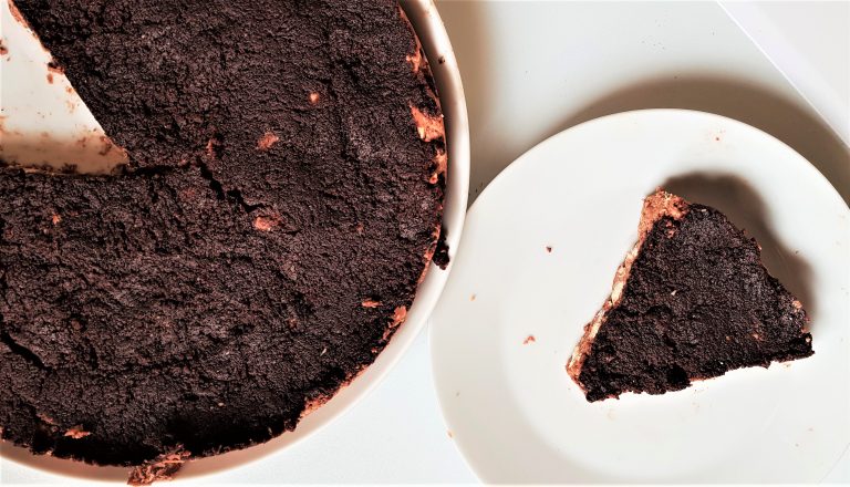 5-ingredient vegan chocolate pie