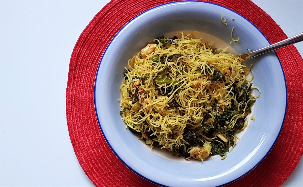 5-ingredient vegan kale cashew noodles