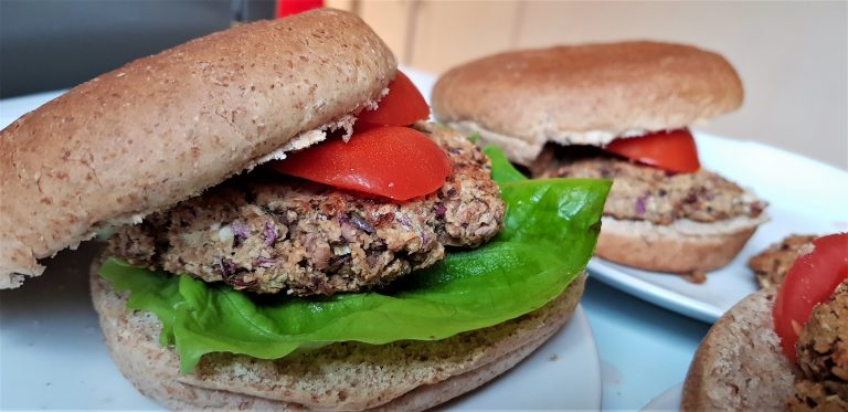 5-ingredient vegan black eye bean burgers