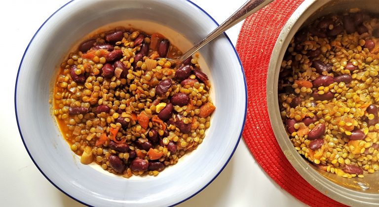 5-ingredient vegan bean and lentil Stew (Inspired from Haşlanmış Kuru Fasulye)