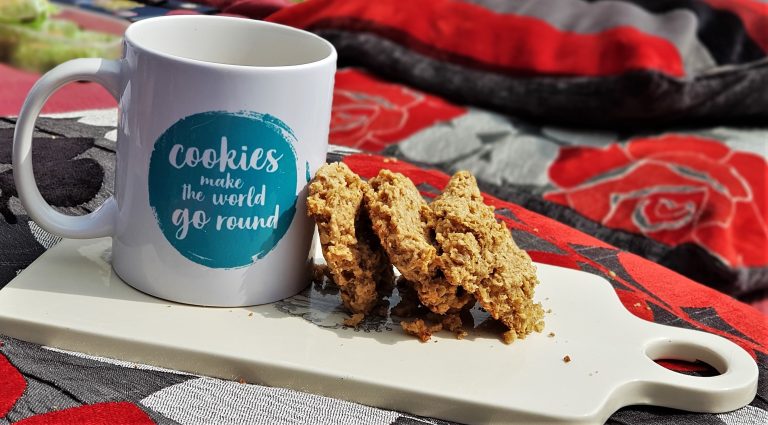 5-ingredient vegan oat pulp peanut butter cookies