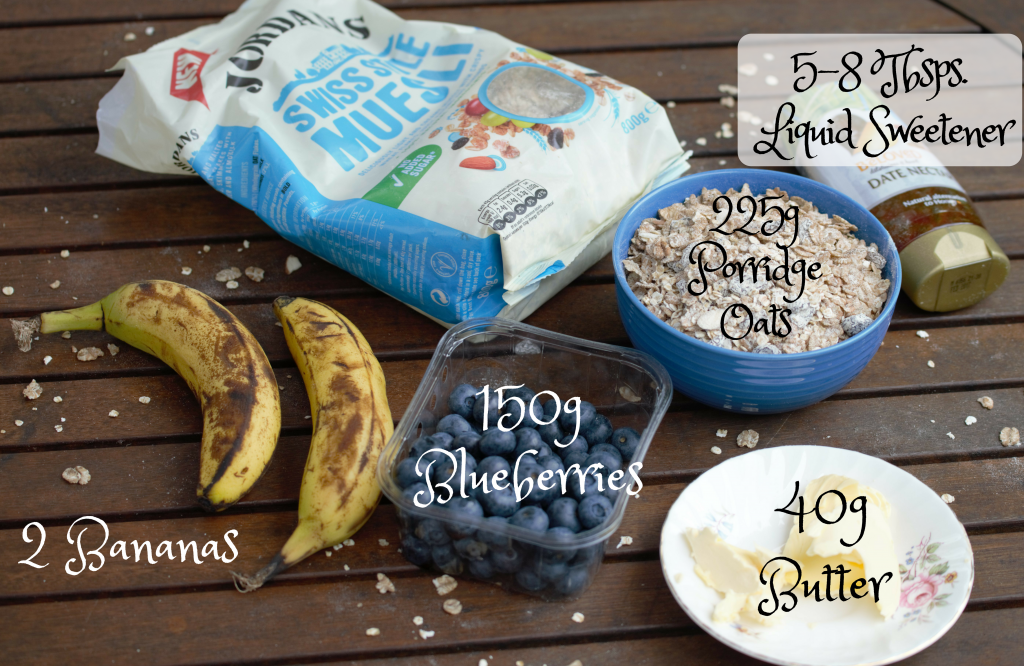 Healthy 5-ingredient vegan banana and blueberry flapjacks - ingredients