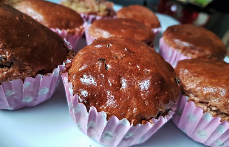 5-ingredient vegan beetroot muffins